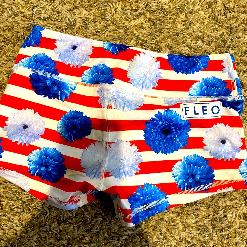 EUC Fleo Pom Original cut, size small